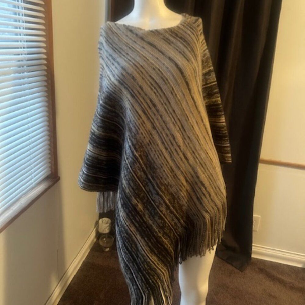 Coco & Carmen Brown/Tan/Black light weight stripe fringe poncho, size OS